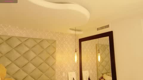 caro_adams1 online show from 02-12-26, 10:32