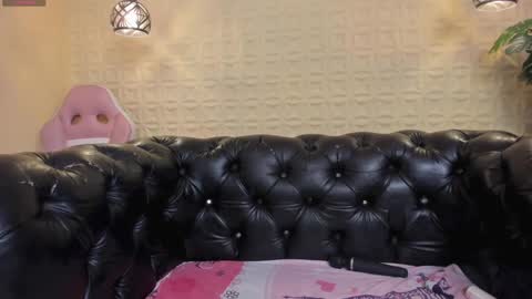 Snapshot of caro_sexyhot chatting on 09-14-25, 02:11 carolina online show from 09-14-25, 02:11