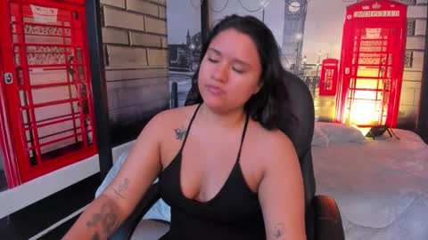 Snapshot of caro_sexyhot chatting on 11-27-25, 01:07 carolina online show from 11-27-25, 01:07