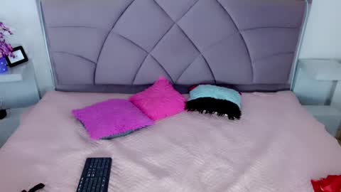 Carolaine01 online show from 10-29-25, 08:32