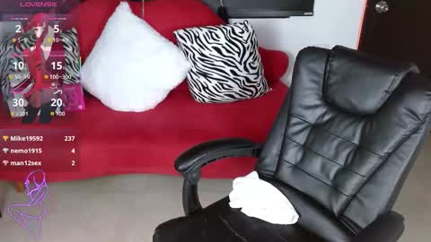 Caroline online show from 11-19-25, 03:34