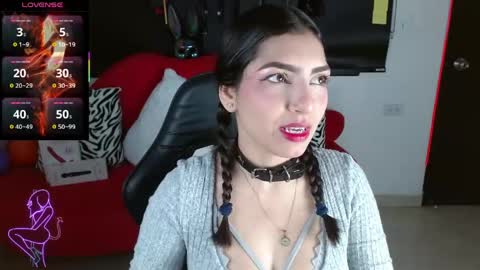 Snapshot of carolaine69_ chatting on 05-25-26, 02:01 Caroline online show from 05-25-26, 02:01
