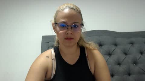 carolay02 online show from 11-04-25, 01:48