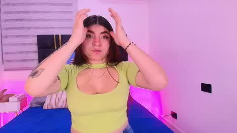 Snapshot of carolayrosse chatting on 02-26-26, 03:05 carola online show from 02-26-26, 03:05