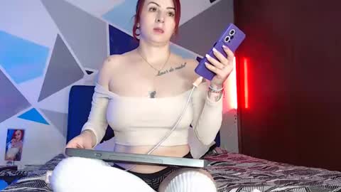 Snapshot of carolin_moore chatting on 01-21-25, 07:17 Carolin Moore online show from 01-21-25, 07:17