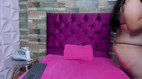 Snapshot of carolina_lenon chatting on 02-27-26, 07:47 Angie Carolina online show from 02-27-26, 07:47