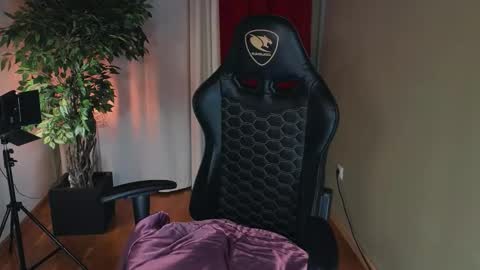 Mira online show from 09-16-25, 05:19