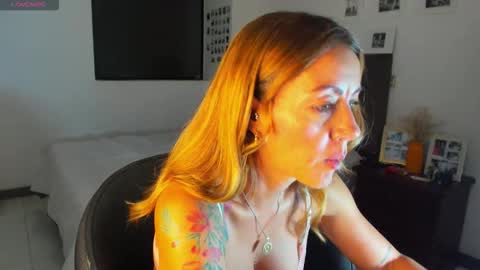 Snapshot of carolina_zaens chatting on 12-03-25, 11:25 carolina_zaens online show from 12-03-25, 11:25
