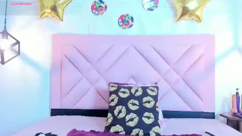 Snapshot of caroline_daring chatting on 06-22-26, 12:24 caroline daring online show from 06-22-26, 12:24