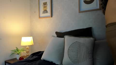  Caroline  online show from 11-06-25, 11:33