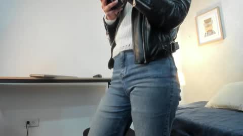  Caroline  online show from 02-10-26, 10:41