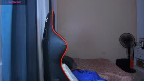 Snapshot of caroline_east chatting on 10-22-25, 05:45 caroline_east online show from 10-22-25, 05:45