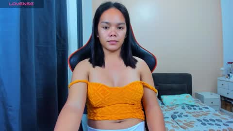 Snapshot of caroline_east chatting on 11-14-25, 06:39 caroline_east online show from 11-14-25, 06:39