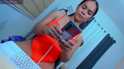 Snapshot of caroline_east chatting on 11-22-25, 05:23 caroline_east online show from 11-22-25, 05:23