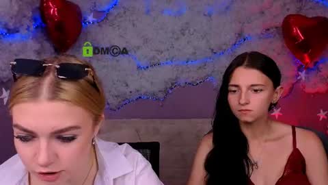 Snapshot of caroline_honeyy chatting on 06-22-26, 09:06 Caroline online show from 06-22-26, 09:06