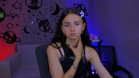 Snapshot of caroline_honeyy chatting on 07-06-26, 10:01 Caroline online show from 07-06-26, 10:01