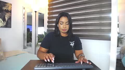 C A R O L I N E online show from 01-14-25, 02:22