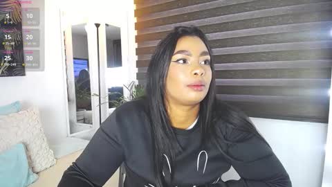 C A R O L I N E online show from 02-04-25, 12:22