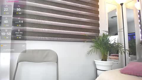 C A R O L I N E online show from 03-09-25, 04:44