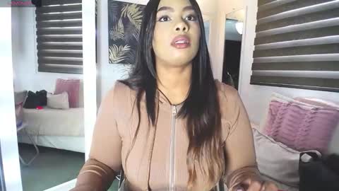 Snapshot of caroline_jackson_ chatting on 02-06-26, 01:14 C A R O L I N E online show from 02-06-26, 01:14