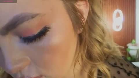 Snapshot of caroline_laurent_ chatting on 06-15-26, 07:38 Caro online show from 06-15-26, 07:38