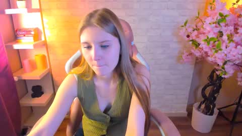 Snapshot of carolinedesire chatting on 02-05-26, 08:19 Caroline online show from 02-05-26, 08:19