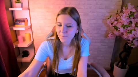 Snapshot of carolinedesire chatting on 02-11-26, 07:35 Caroline online show from 02-11-26, 07:35
