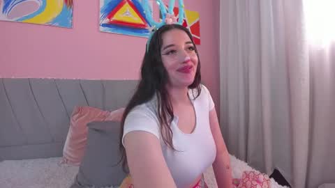 Snapshot of carolinediaz_3 chatting on 12-05-24, 01:49 online show from 12-05-24, 01:49