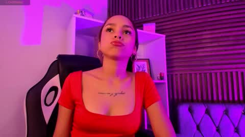 Snapshot of carolinefyre chatting on 02-12-26, 02:01 Caroline online show from 02-12-26, 02:01