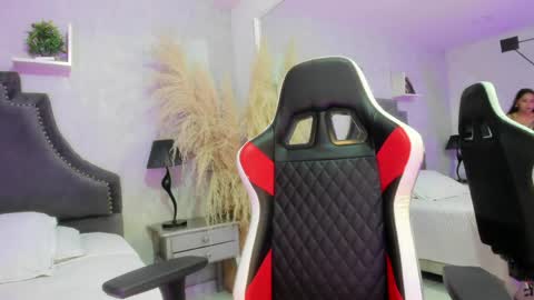 Caroline online show from 04-06-26, 01:12