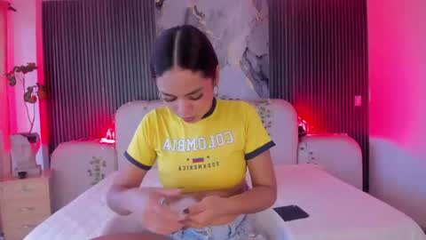 Snapshot of carolinefyre chatting on 06-27-26, 05:29 Caroline online show from 06-27-26, 05:29