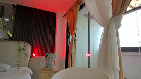 Snapshot of carolinefyre chatting on 07-17-26, 01:07 Caroline online show from 07-17-26, 01:07