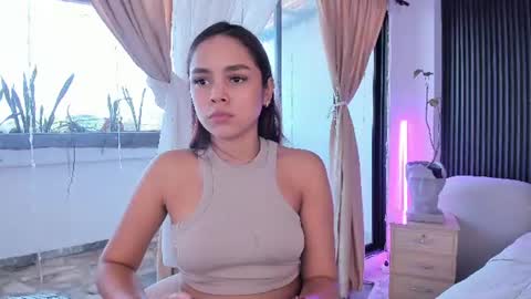 Snapshot of carolinefyre chatting on 07-18-26, 02:43 Caroline online show from 07-18-26, 02:43