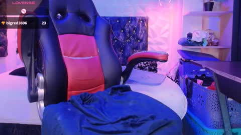 Snapshot of carolinescoth_dl chatting on 01-08-25, 08:39 Caroline Scoth online show from 01-08-25, 08:39