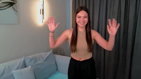 Snapshot of carolinewebster chatting on 12-20-25, 10:00 Eva online show from 12-20-25, 10:00