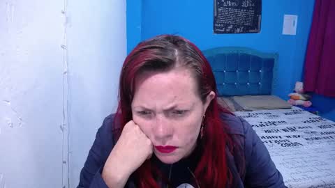 Snapshot of carolinhe_ chatting on 02-17-26, 08:33 Carolinhe online show from 02-17-26, 08:33