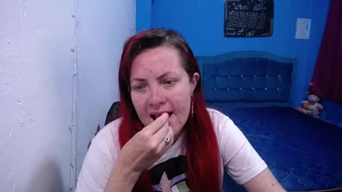 Snapshot of carolinhe_ chatting on 02-28-26, 09:54 Carolinhe online show from 02-28-26, 09:54