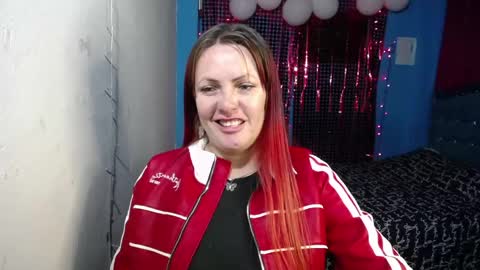 Snapshot of carolinhe_ chatting on 04-24-26, 11:40 Carolinhe online show from 04-24-26, 11:40