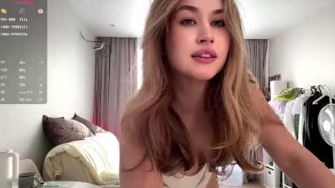 Snapshot of carrybodrick chatting on 06-20-26, 03:15 Kira online show from 06-20-26, 03:15