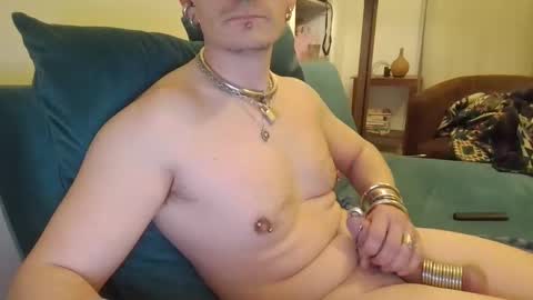 Snapshot of cartier123key chatting on 03-05-25, 08:21 Cartier online show from 03-05-25, 08:21