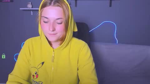 casey_meow_ online show from 09-29-25, 01:05