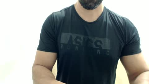 Snapshot of cashmastermuscle77 chatting on 06-12-26, 10:36 cashmastermuscle77 online show from 06-12-26, 10:36