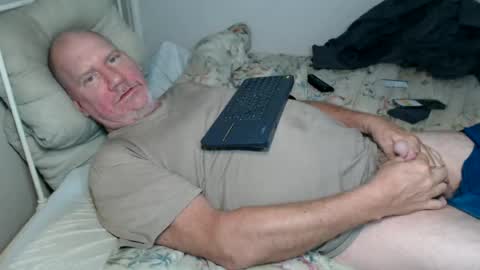 Snapshot of casinocam chatting on 06-17-26, 04:30 CasinoCam online show from 06-17-26, 04:30