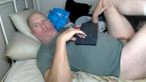 Snapshot of casinocam chatting on 06-18-26, 04:00 CasinoCam online show from 06-18-26, 04:00