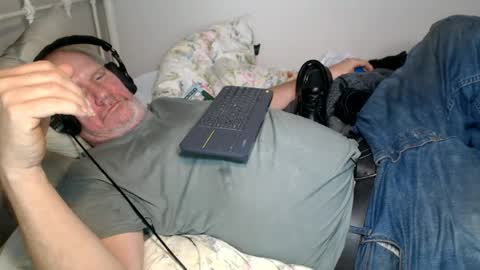Snapshot of casinocam chatting on 06-27-26, 12:37 CasinoCam online show from 06-27-26, 12:37