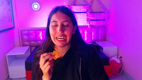 573215024606 online show from 09-19-25, 08:20