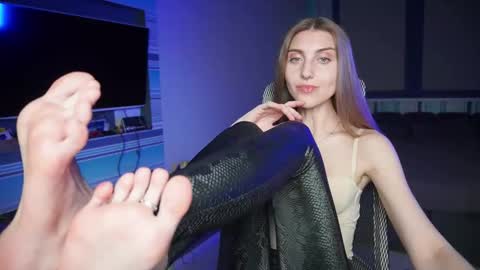Seductress Cassia  FINDOM AND SADISM  NO NUDE online show from 11-16-25, 04:12