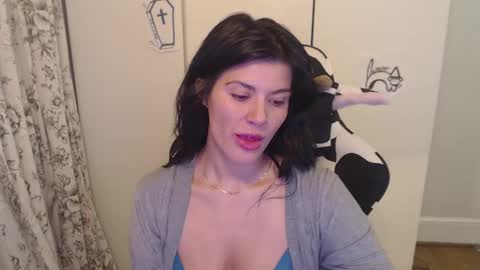 cassiealvarez online show from 10-04-25, 12:52