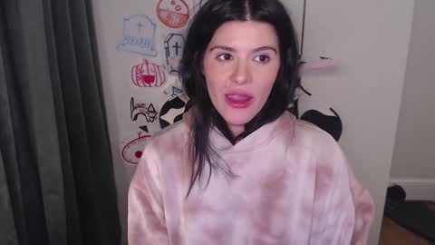 cassiealvarez online show from 10-13-25, 04:23