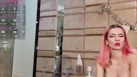 Snapshot of cassiefoxx_ chatting on 12-15-24, 07:53 Cassie online show from 12-15-24, 07:53